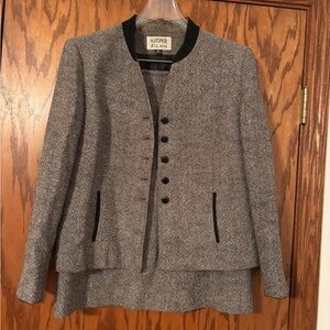 FINAL PRICE!! $14 EUC Kasper 12P black and white tweed skirt with jacket suit.